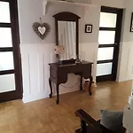 Dom Z Sauna I Jacuzzi- Na Wylacznosc Lub Bed & Breakfast