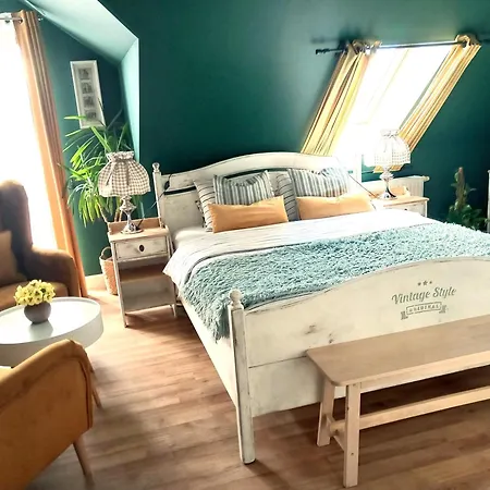 Bed & Breakfast Dom Z Sauna I Jacuzzi- Na Wylacznosc Lub Serock