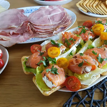 Bed & Breakfast Dom Z Sauna I Jacuzzi- Na Wylacznosc Lub Pokoje Serock