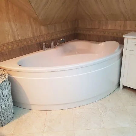 Dom Z Sauna I Jacuzzi- Na Wylacznosc Lub Bed and breakfast